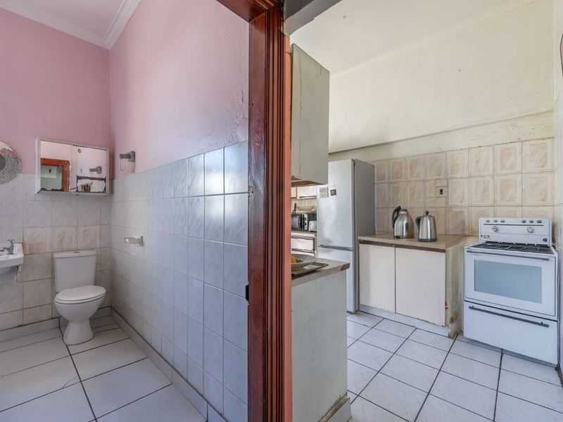 Renovators Dream Home - Photo 9