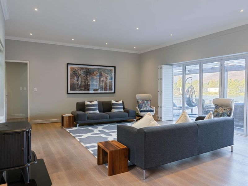 Waterfront Grandeur: A Sanctuary of Luxury in Val de Vie Estate - Photo 3