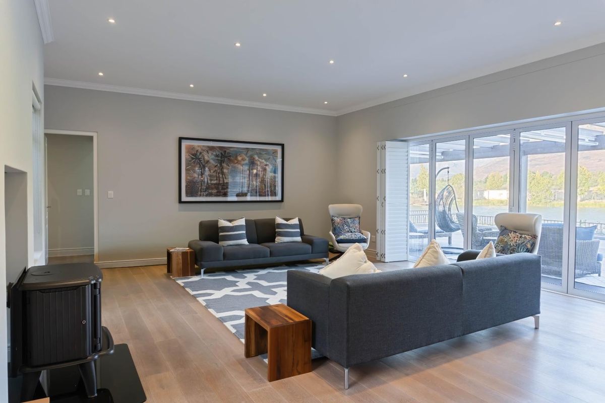Waterfront Grandeur: A Sanctuary of Luxury in Val de Vie Estate - Photo 3