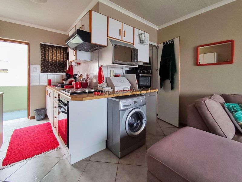 Long Beach, Walvis Bay:  Bachelor unit for sale - Photo 9