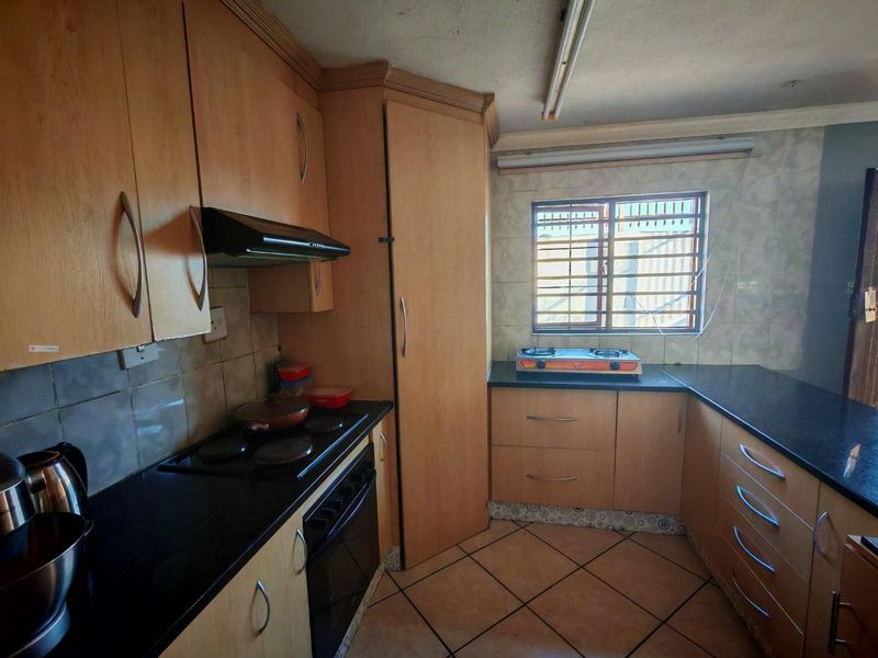 Hassle Free Home For Sale - Photo 4