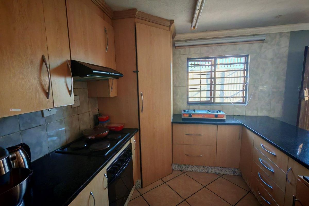 Hassle Free Home For Sale - Photo 4