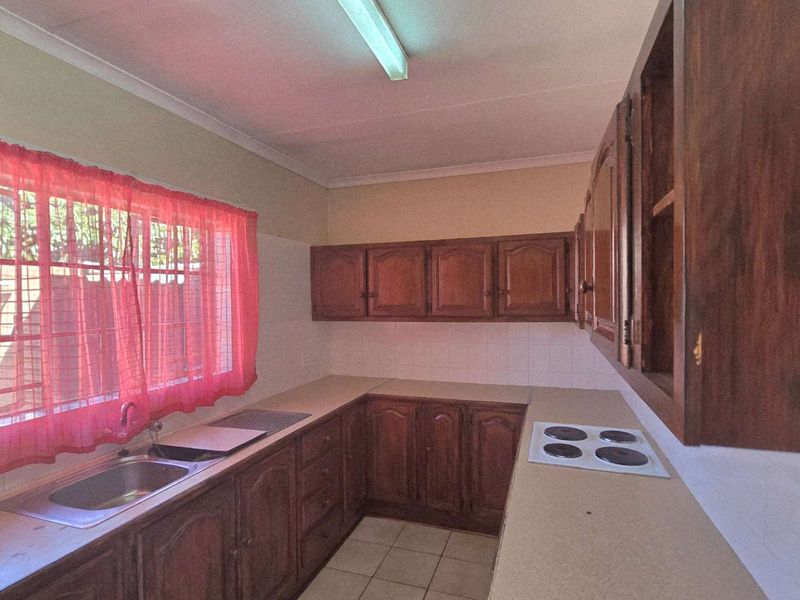 Neat and spa.cious 2 Bedroom Full Title house in Secure Retirement village - Photo 5