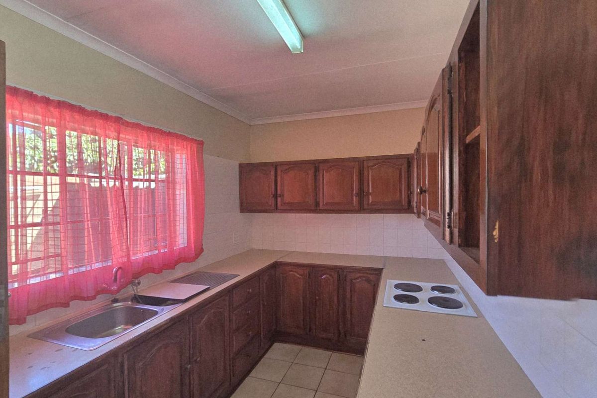 Neat and spa.cious 2 Bedroom Full Title house in Secure Retirement village - Photo 5