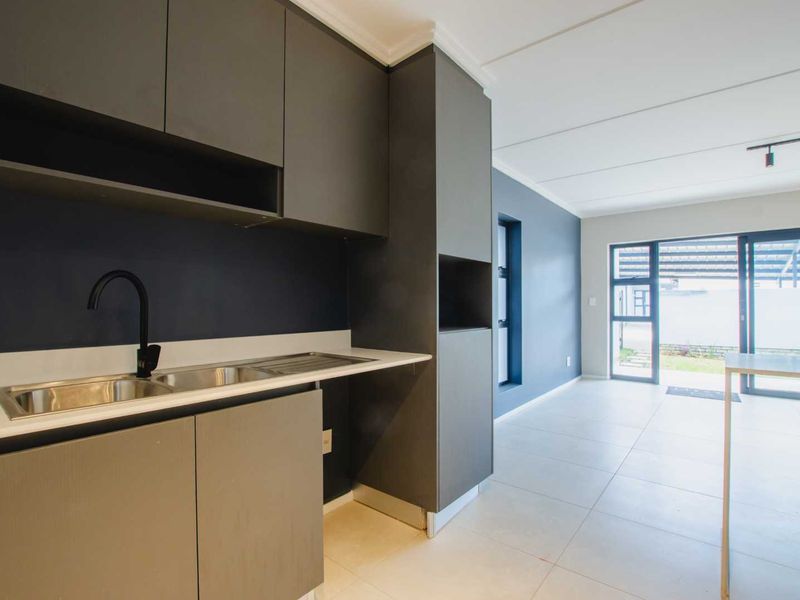 Move In, Live Smart - With Backup Water & Electricity! - Photo 4