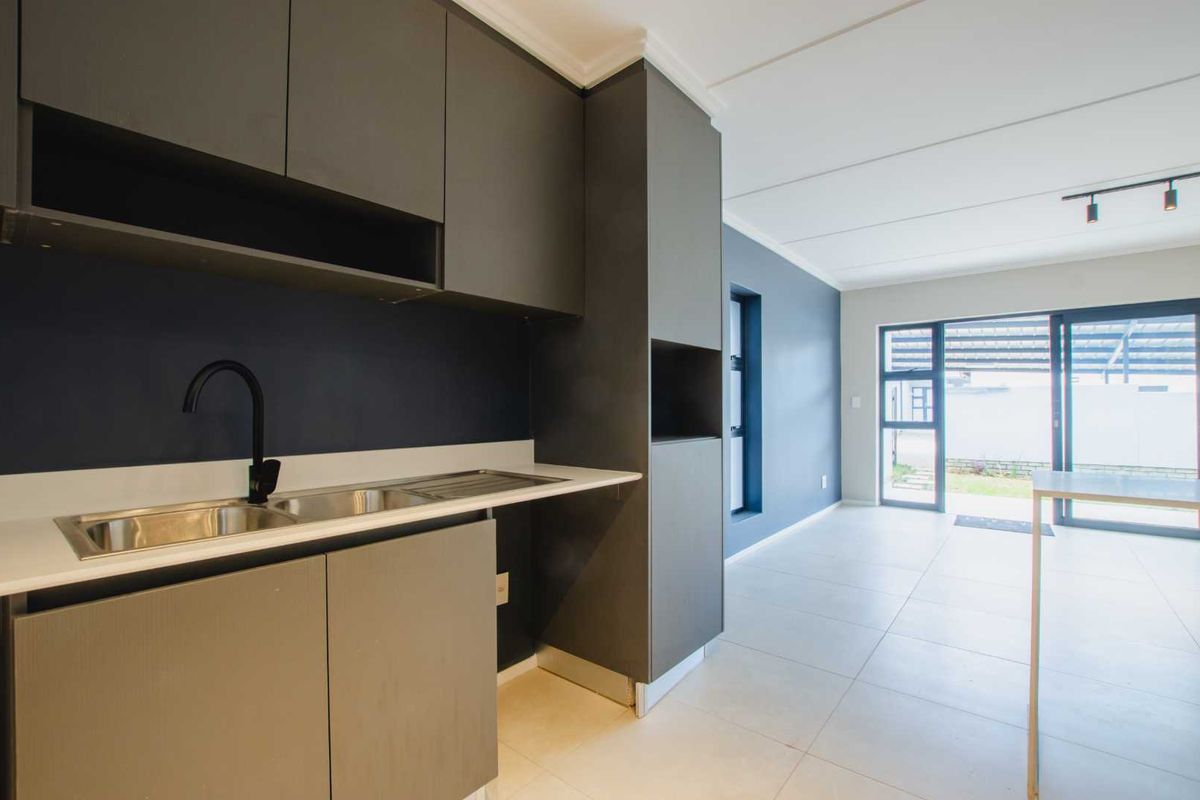 Move In, Live Smart - With Backup Water & Electricity! - Photo 4