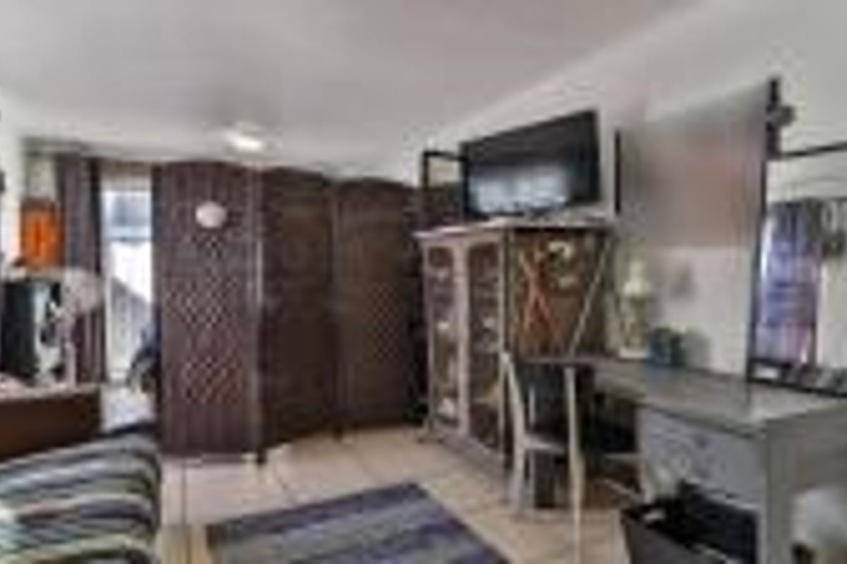 Beautiful 1 Bedroom Apartment for Sale in Secure Complex - Photo 4