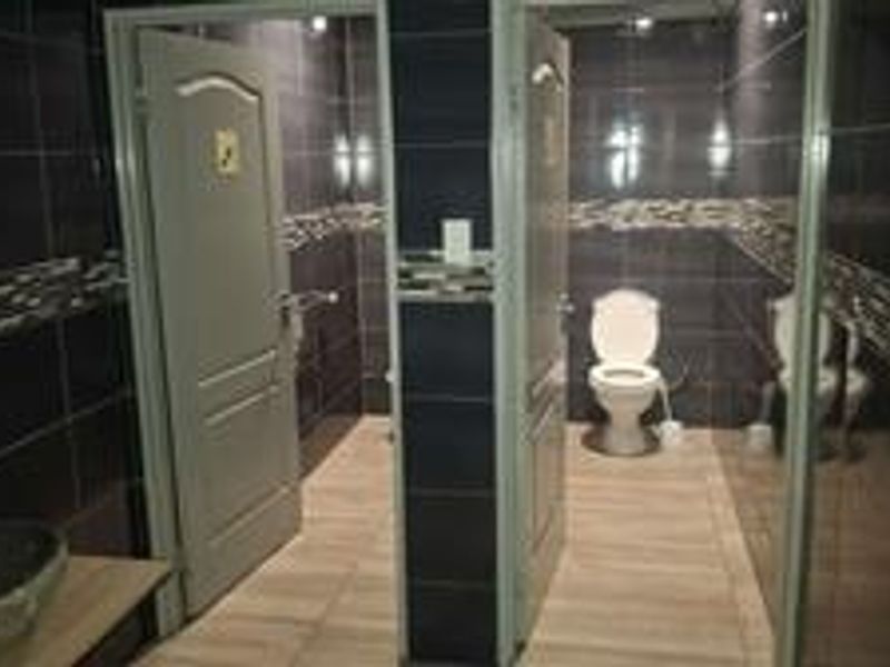 Office To Let - Photo 7