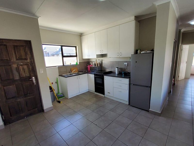 Charming Modern Family Home with Sea Breeze and security - Photo 4