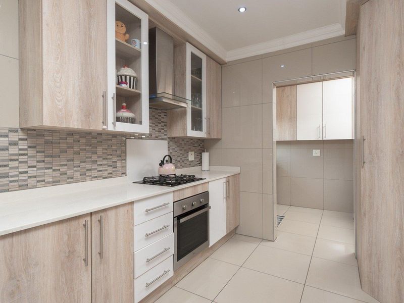 Spacious, Modern Living in a Low-Maintenance Home - Photo 7