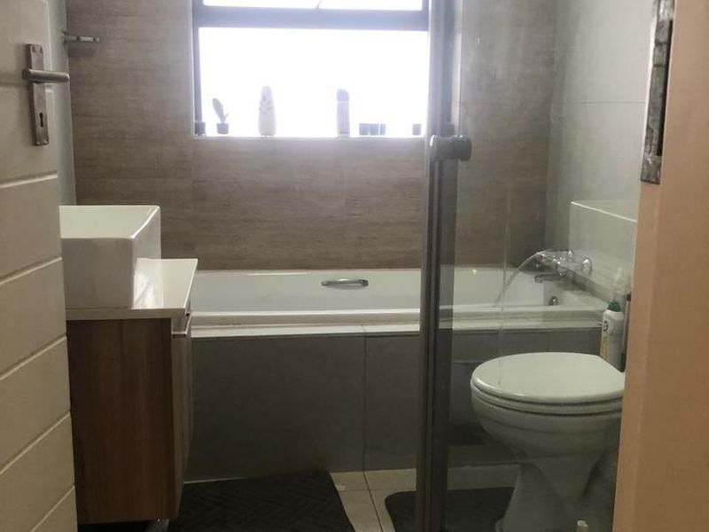 Spacious Pet-Friendly 3-Bedroom Garden Apartment | Founders Hill Crescent - Photo 6