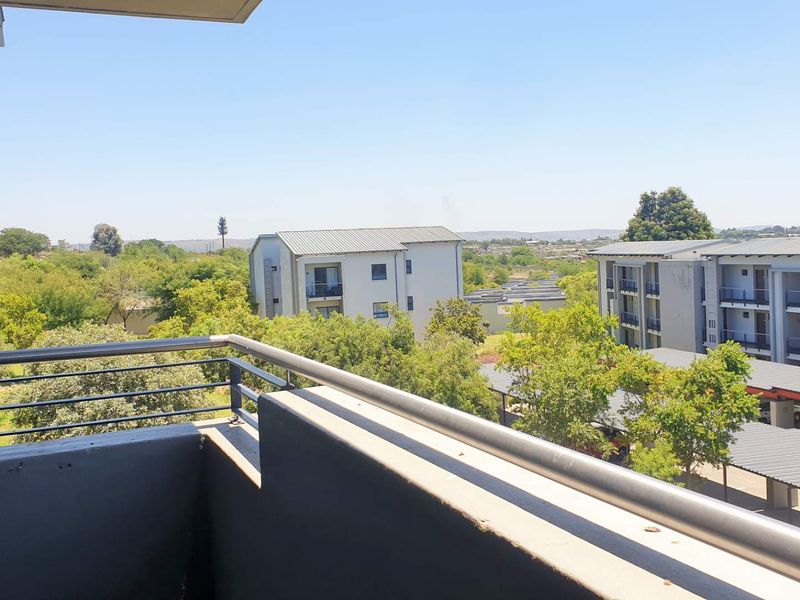 The ultimate blend of easy, modern living and awesome estate perks - Photo 10