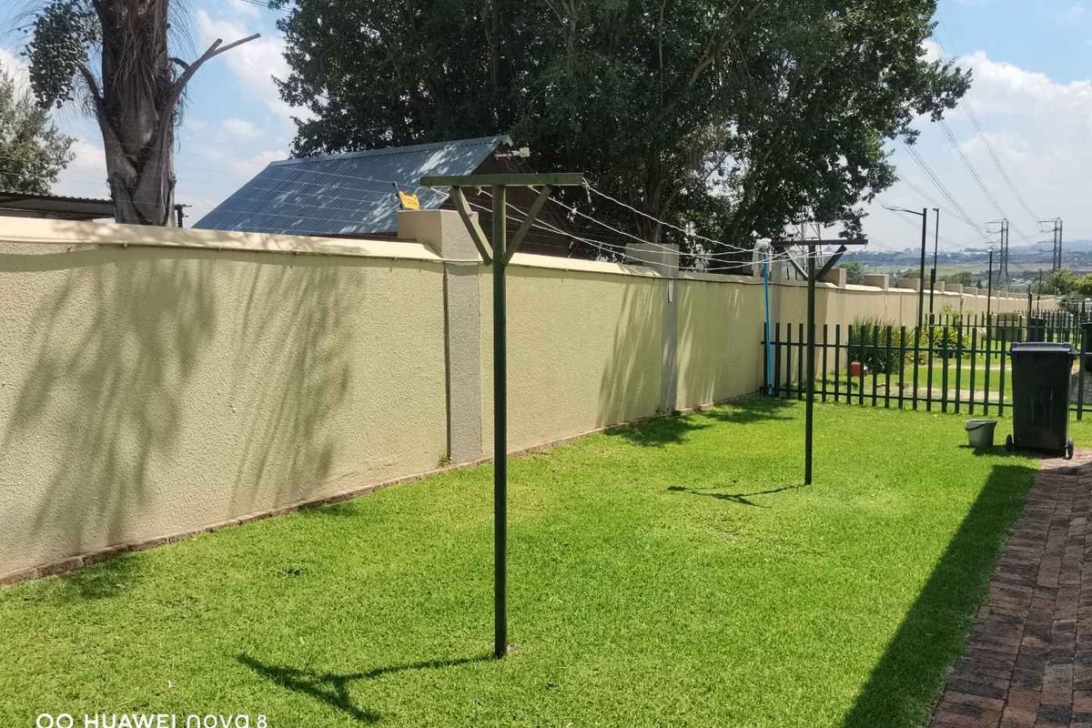 "Charming 3-Bedroom Home with Backup Power Awaits You!" - Photo 4