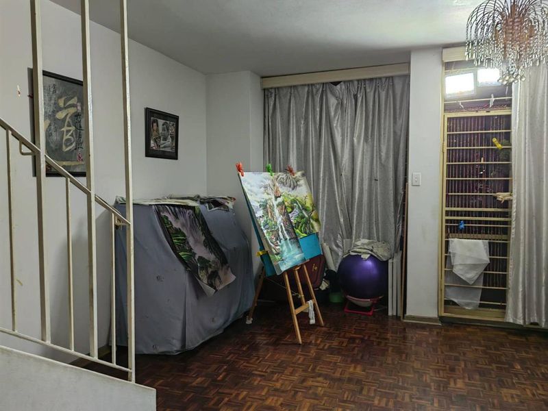 Prime Location Spacious Duplex, Incredible Potential - Photo 3