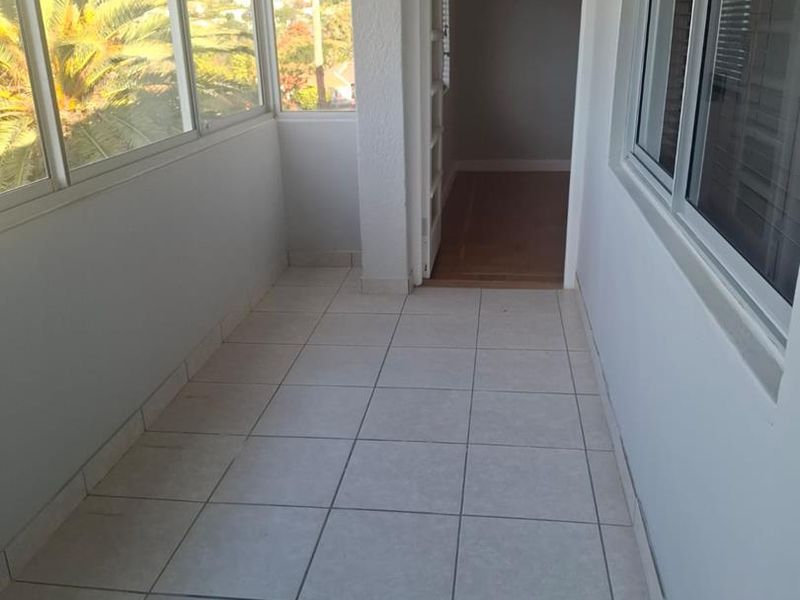 Renovated 2 bedroom UNFURNISHED unit - Photo 9
