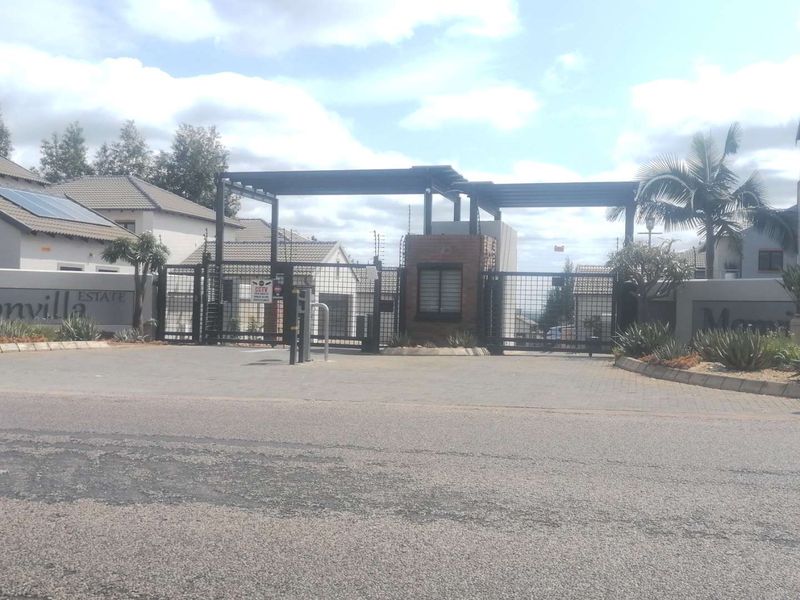 **Luxury Townhouse Living in Montana** - Photo 2