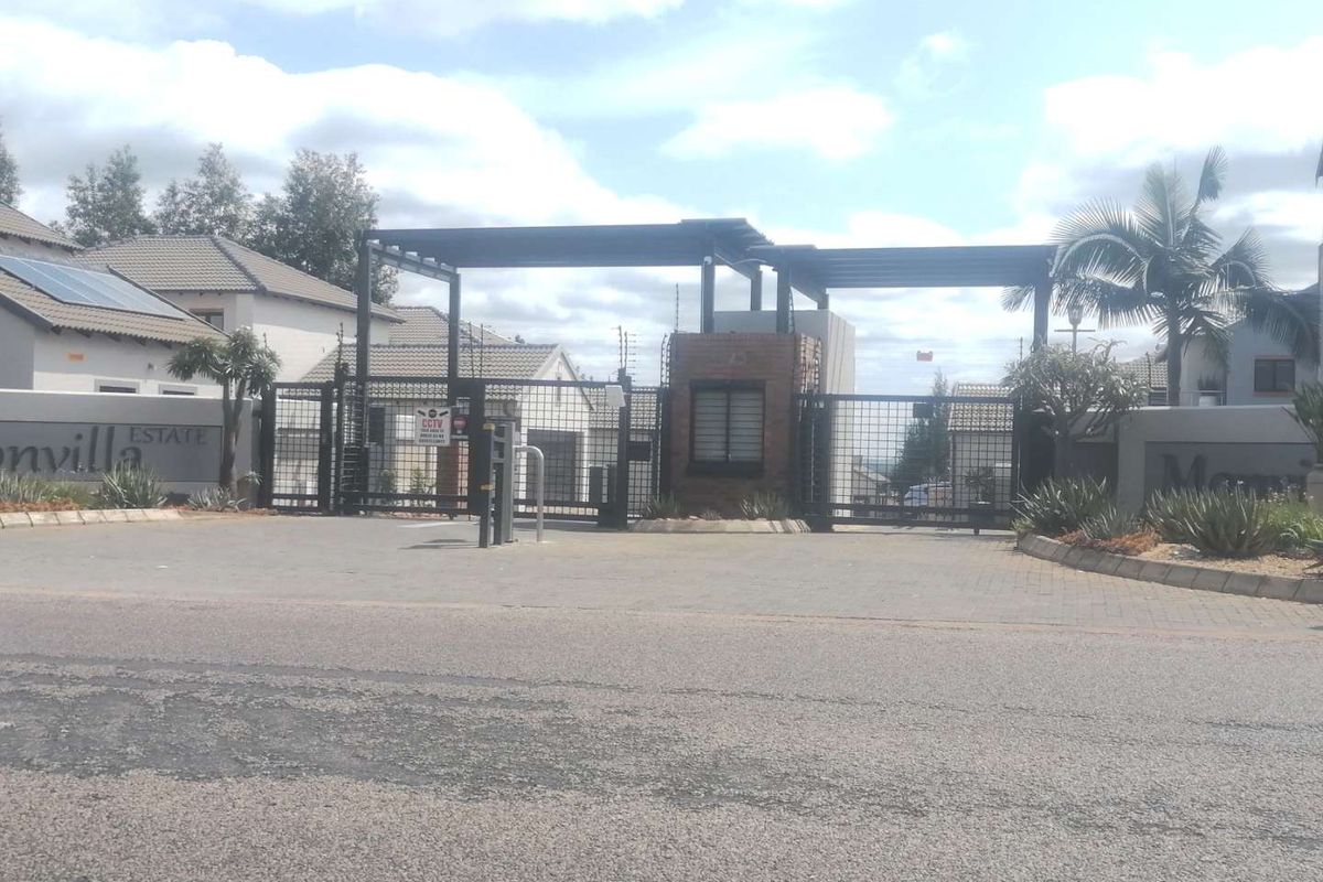 **Luxury Townhouse Living in Montana** - Photo 2