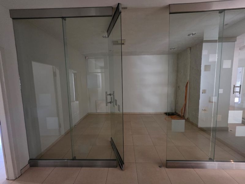 Centrally Located Offices TO LET - Photo 9