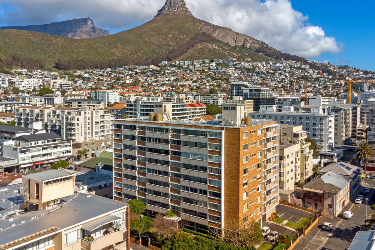 PERFECT LOCATION IN SEA POINT - Photo 3
