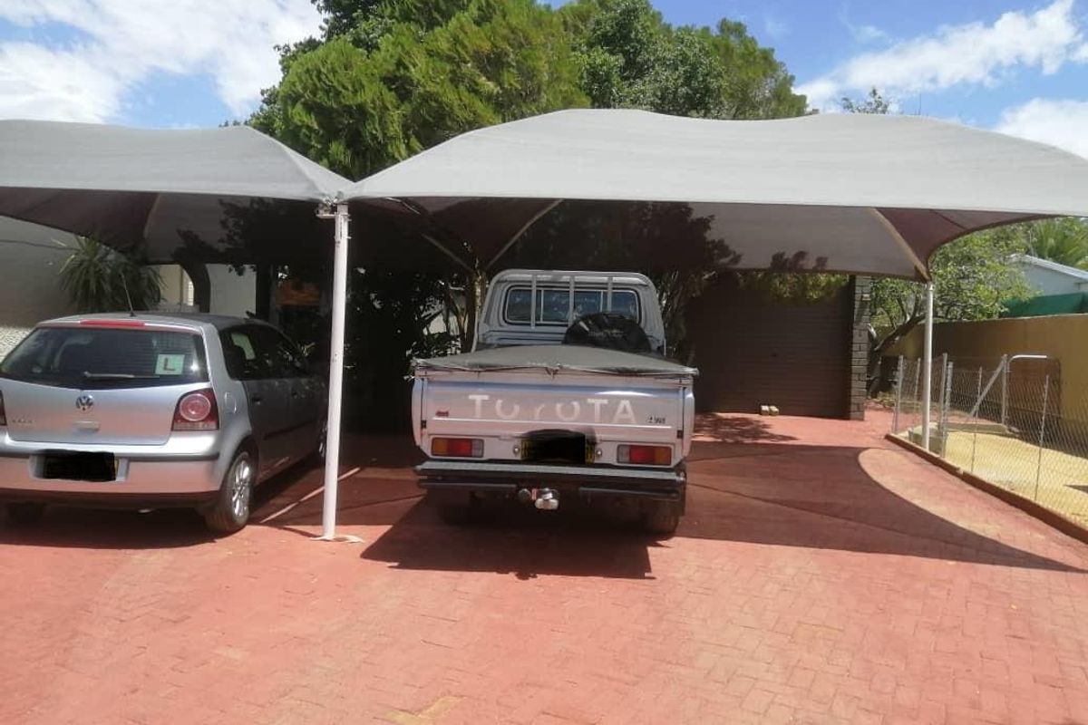 "Lots of house" for "little money" - Retire in Okahandja - Photo 3