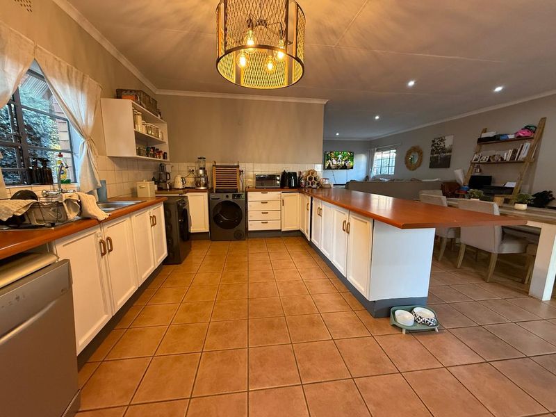 3 Bed, 2.5 Bathroom House in Waverley - Photo 8
