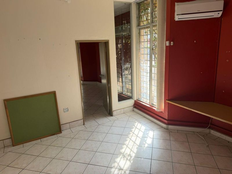 💥 PREMIUM COMMERCIAL PROPERTY FOR SALE – WINDHOEK CBD 🏢 - Photo 9