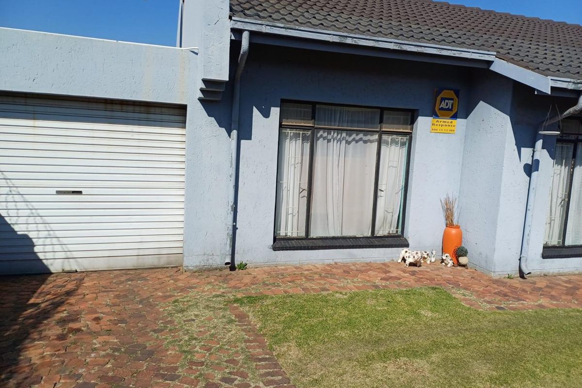 Three Bedroom House For Sale! - Photo 4