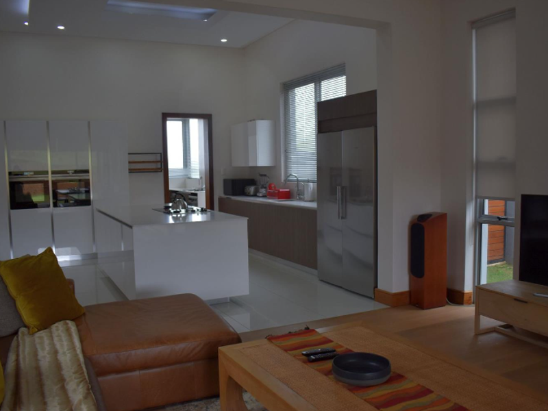 Three-bedroom House in Highland Gate - Photo 5