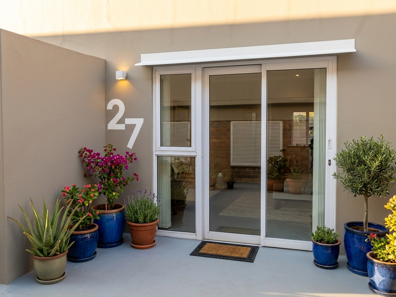Modern Studio Apartment in the Heart of Maboneng – Ideal for First-Time Buyers or Investors - Photo 4