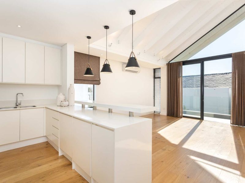 Luxurious Unfurnished Two-Bedroom Polo Village Apartment on Val de Vie Estate - Photo 4