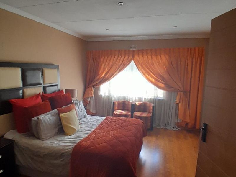 Spacious 4 Bedroom family home - Photo 9