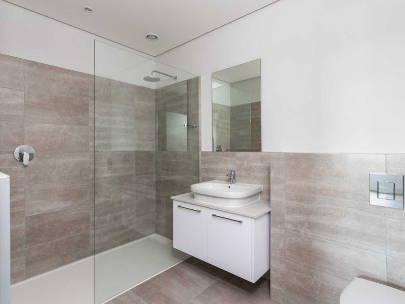 Modern Two-Bedroom Apartment with a Balcony overlooking the Ocean at Harbour Arch in Cape Town - Photo 8