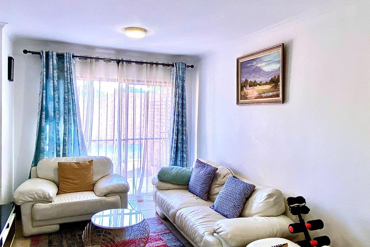 Clean and Modern - Photo 3