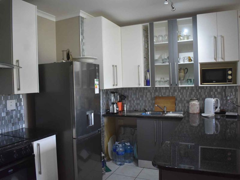 UnlockLuxury Living: Stunning Beacon Bay Apartment with Private Balcony & Resort-Style Amenities! - Photo 7