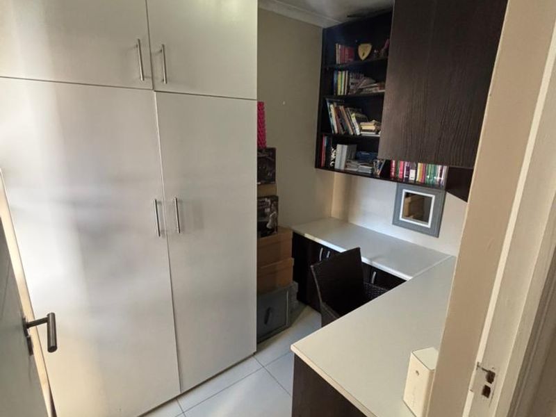 3 Bedroom House For Sale in Kleine Kuppe - Photo 4