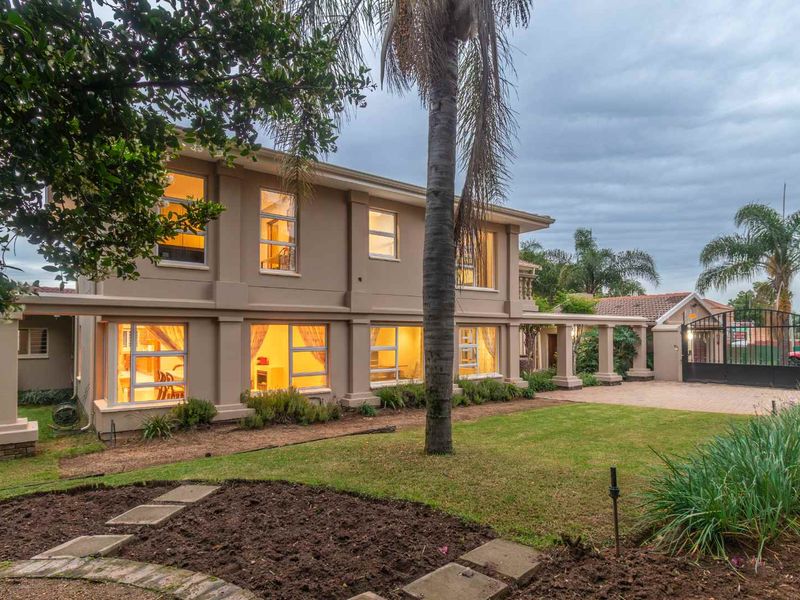 Spectacular 5 Bed, 5 Bath House in Sought after area in Sandon - Photo 1
