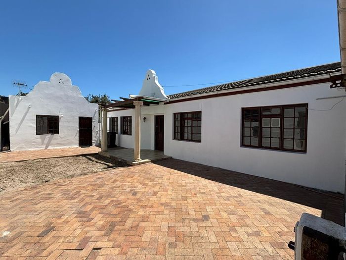 Property #2342384, House Sold in Elsies River Central
