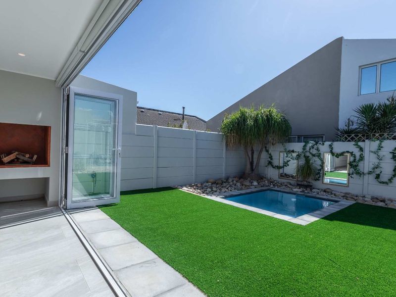 3 Bedroom Home - Single level in MILKWOOD PLACE gated complex - Photo 8