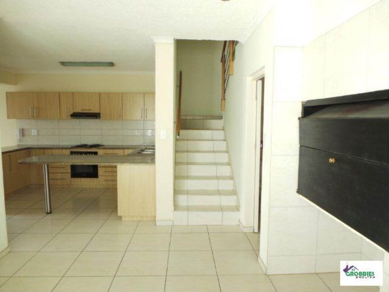 3 bedrooms Townhouse in Walvis Bay Central - Photo 3