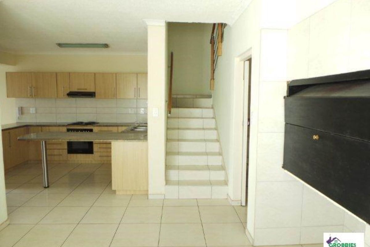 3 bedrooms Townhouse in Walvis Bay Central - Photo 3