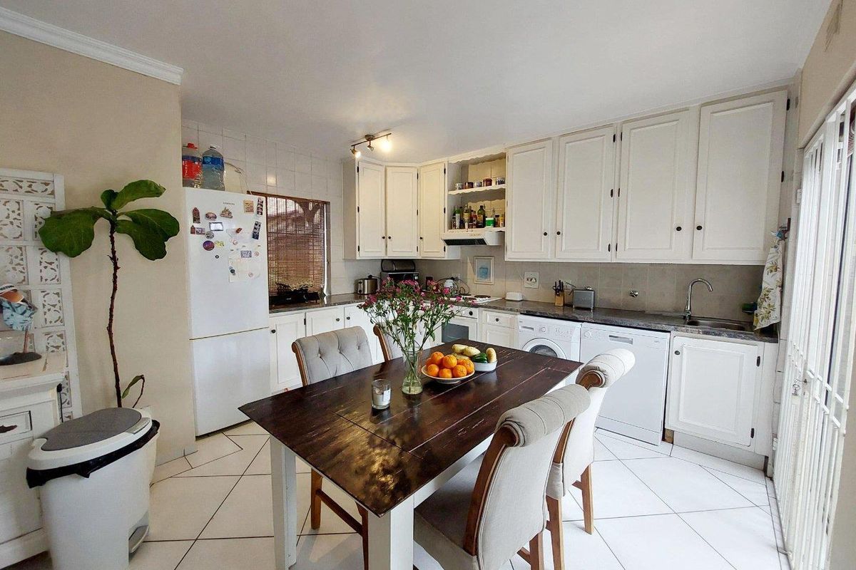 Delightful 1-bedroom, 1-bathroom duplex for sale in Strathavon - Photo 2