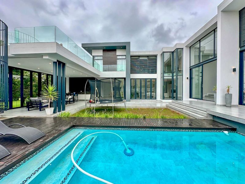 Luxurious Family Residence in Steyn City - Photo 3