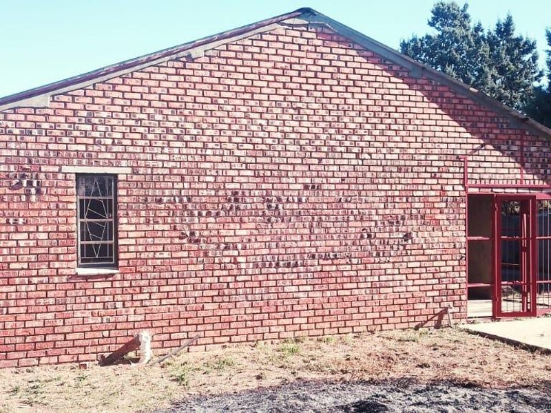 SMALL HOLDING CONSITS OF TWO HOUSES .GREAT INVESTMENT. EQUIPED WITH A TWO TOWER ERRIGATION PIVOT - Photo 3