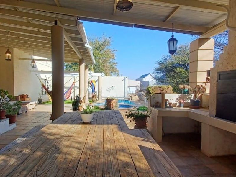 Suiderhof - Bordering Olympia - N$7 980 000 - Photo 8