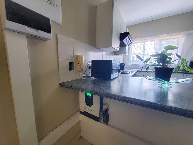 Ground-floor oasis  with a battery back-up in a  prime location - Photo 3