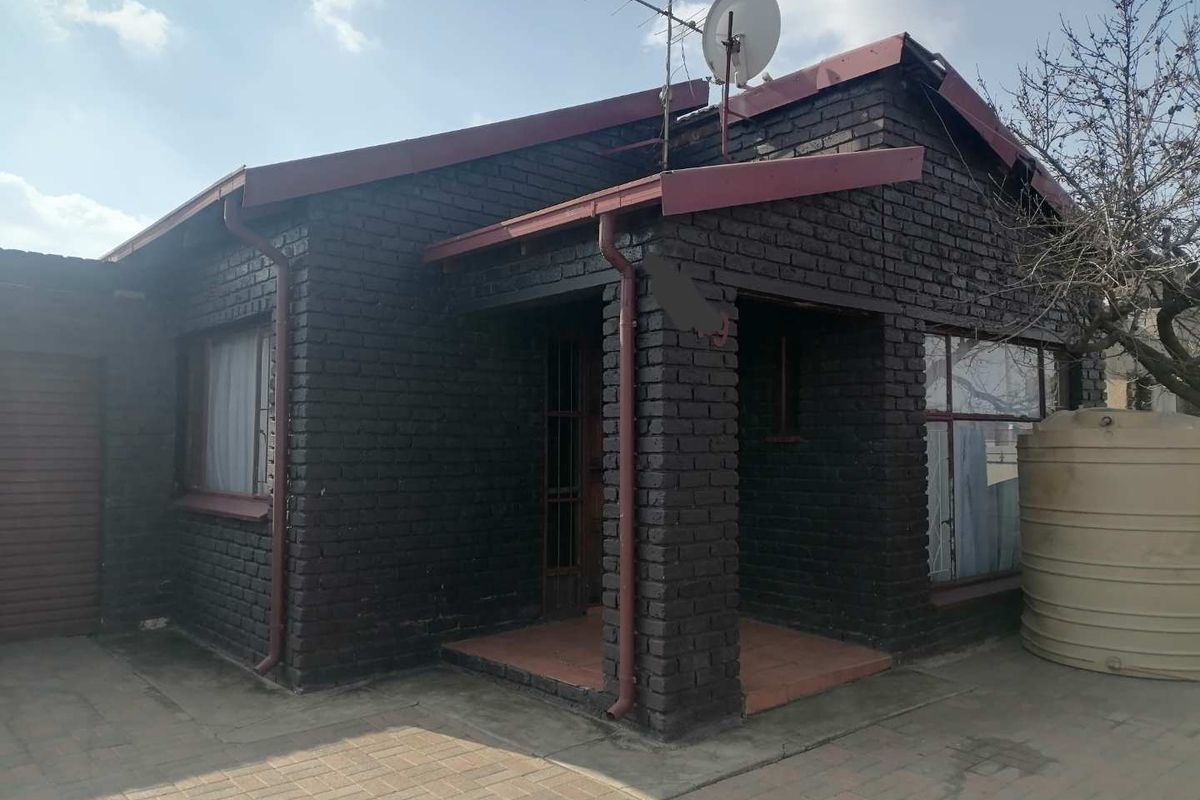 4 Bedrooms house for sale in Botleng - Photo 2