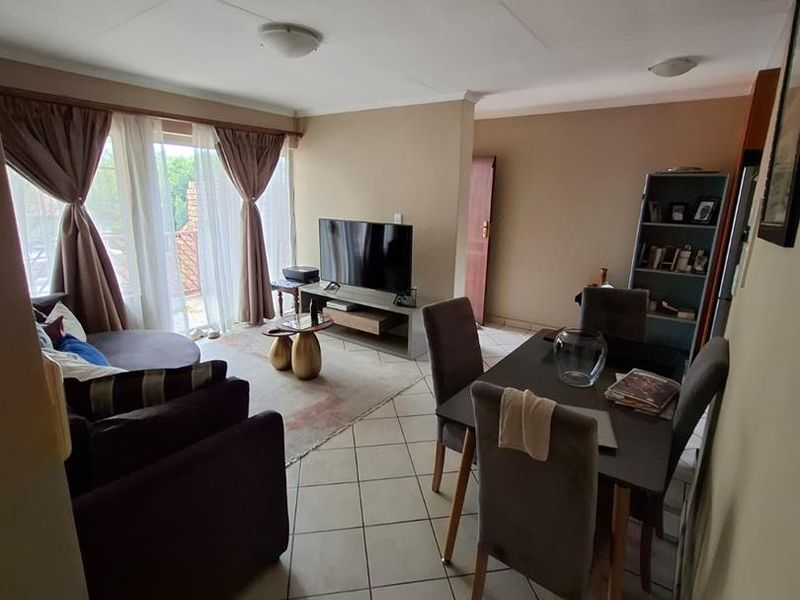 Lovely 2 bedroom unit in Faerie Glen - Photo 2