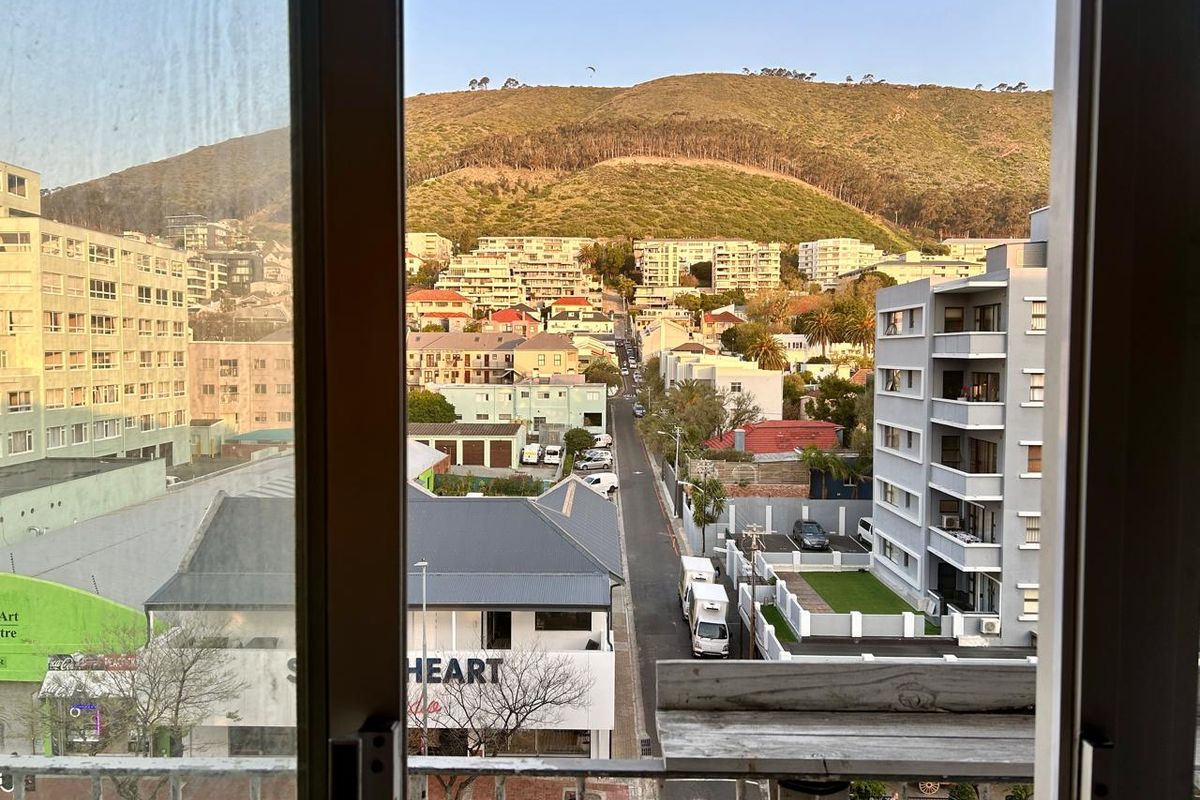 SPACIOUS DUPLEX  Available immediately - Unfurnished - Photo 2