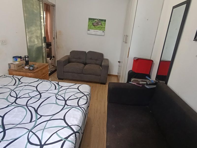 Charm meets Functionality: 3- Bedroom Townhouse - Photo 6