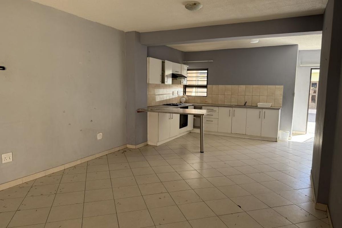 Double-Storey Townhouse [Mervin Court] Okahandja For Sale! - Photo 2
